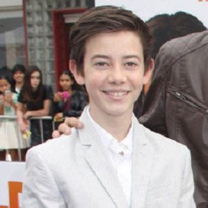 Griffin Gluck - Age, Family, Bio ·